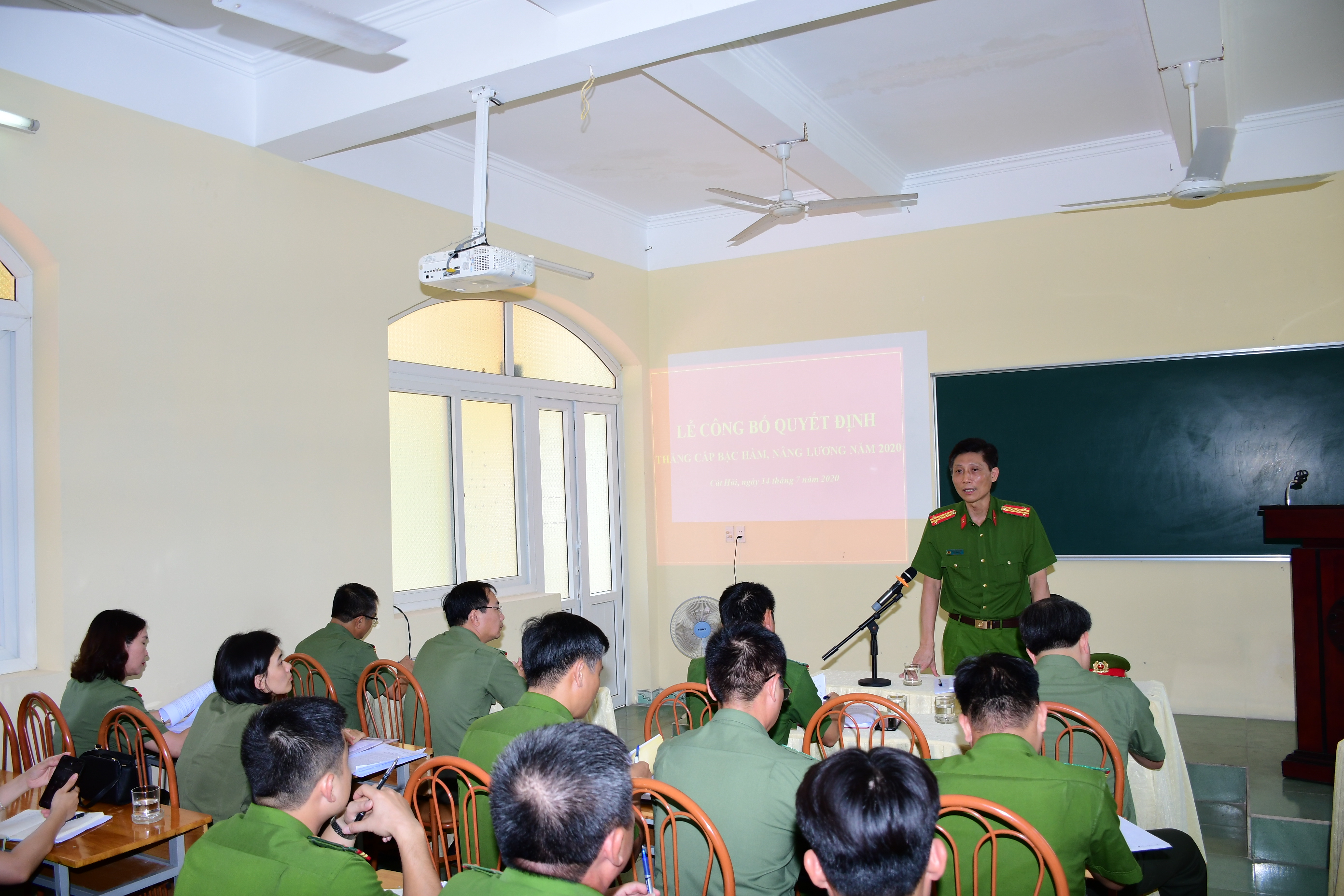 Kiểm tra công tác 6 tháng tại Công an huyện Cát Hải